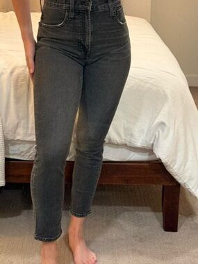 Aritzia High-Rise Skinny Jeans in Charcoal